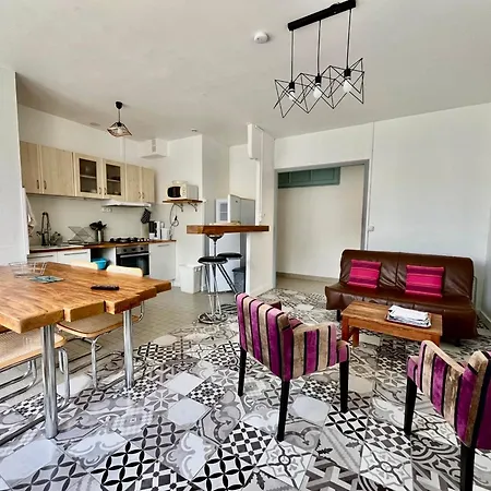 Holiday home Maison Centre-ville, Animaux Admis - 4 Pers. - Fr-1-541-202